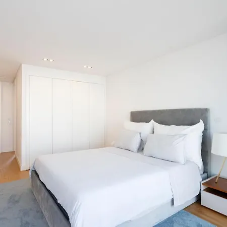 Luxurious With Balcony In The Parque Eduardo Vii Region Lejlighed