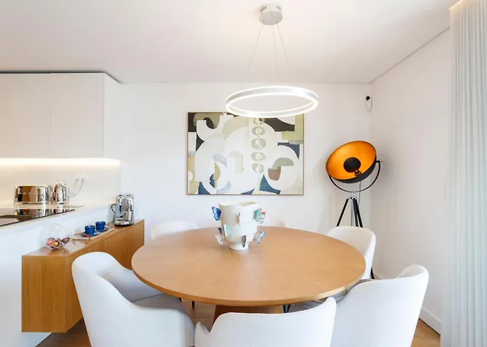 Luxurious With Balcony In The Parque Eduardo Vii Region 아파트 리스본