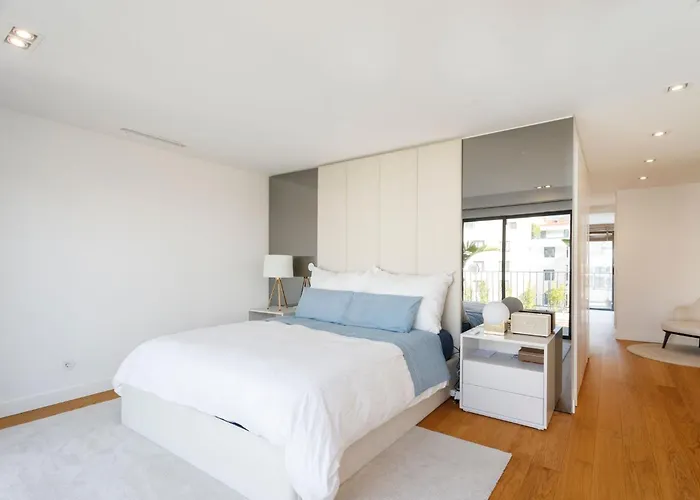 Luxurious With Balcony In The Parque Eduardo Vii Region 아파트 *