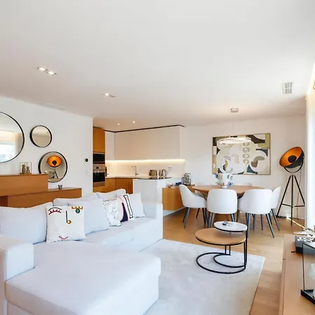 Luxurious With Balcony In The Parque Eduardo Vii Region *